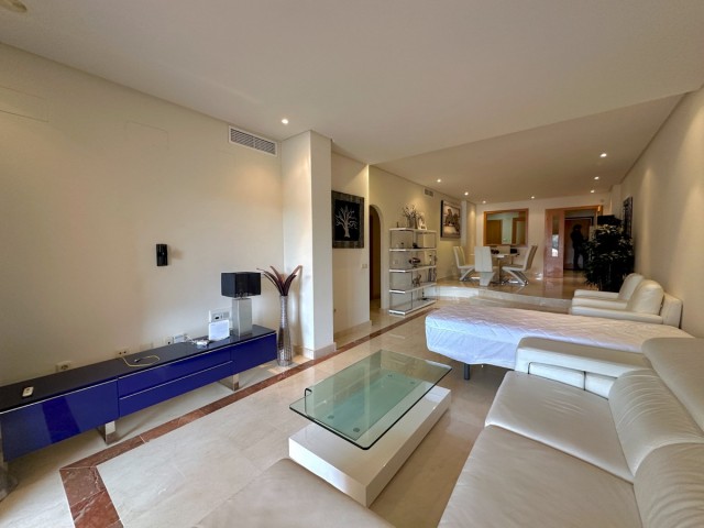 2 Bedrooms Apartment in Puerto Banús