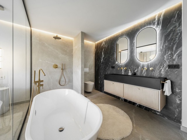 4 Bedrooms Townhouse in Nueva Andalucía