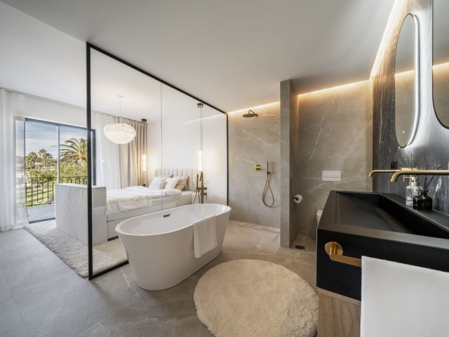 4 Bedrooms Townhouse in Nueva Andalucía