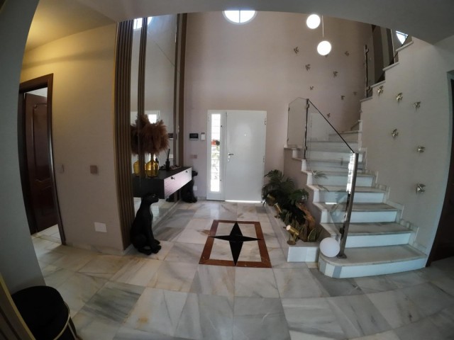 7 Bedrooms Villa in Guadalmina Alta