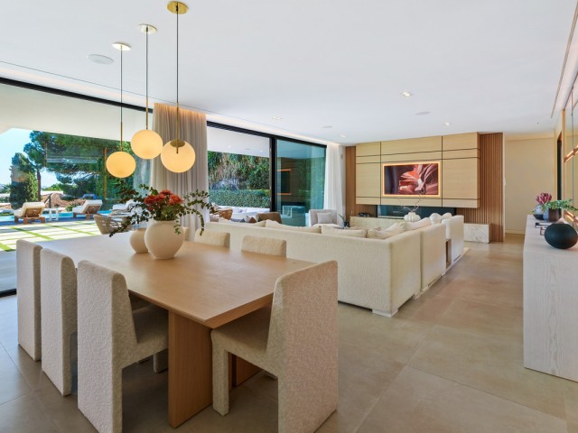 Villa avec 5 Chambres  à Nueva Andalucía