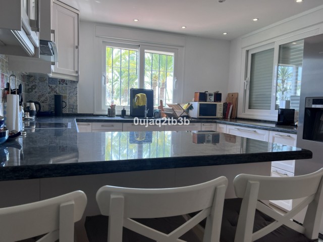 4 Soveroms Leilighet i Nueva Andalucía