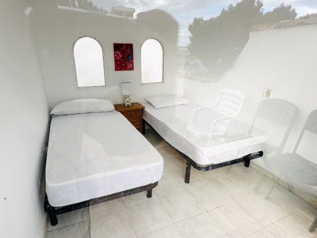 Maison mitoyenne avec 4 Chambres  à Calahonda