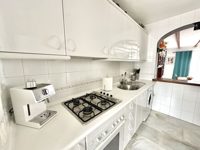 Maison mitoyenne avec 4 Chambres  à Calahonda