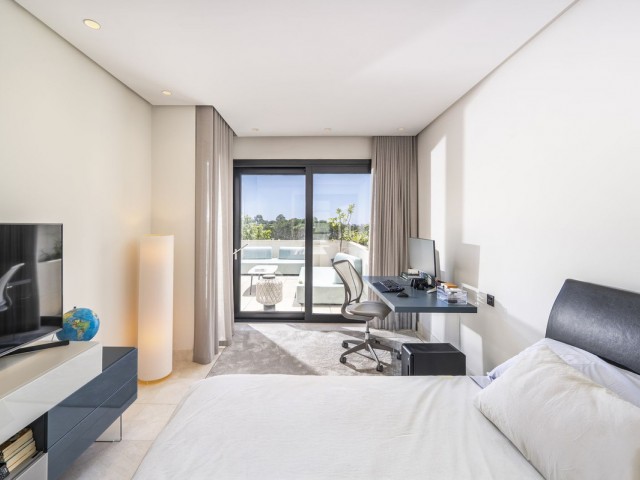 5 Bedrooms Townhouse in Sotogrande