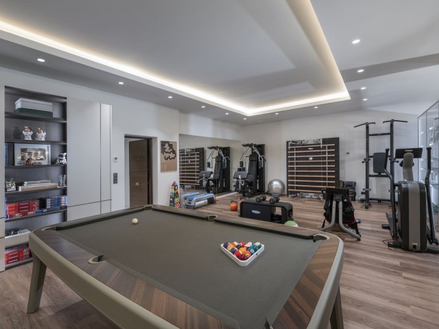 5 Bedrooms Townhouse in Sotogrande