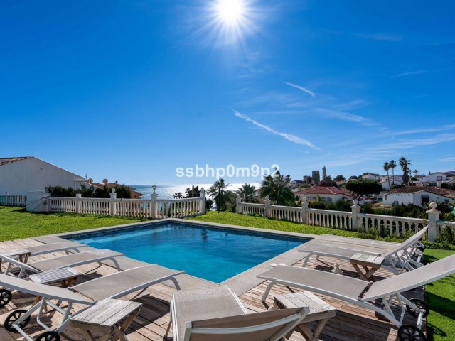 5 Bedrooms Villa in Mijas Costa