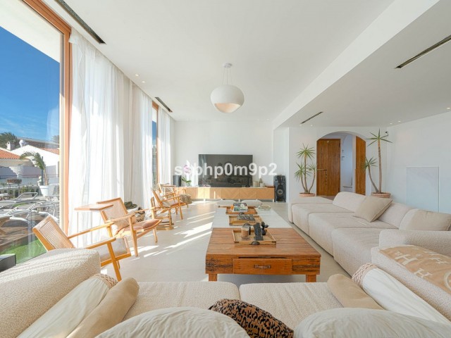 5 Bedrooms Villa in Mijas Costa