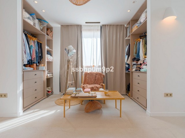 5 Bedrooms Villa in Mijas Costa