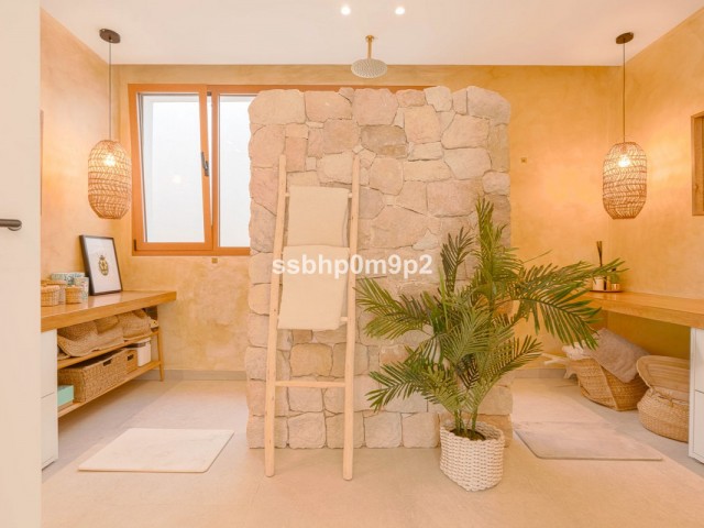 5 Bedrooms Villa in Mijas Costa