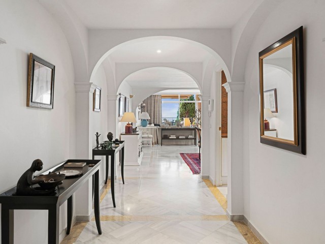 2 Bedrooms Apartment in Nueva Andalucía