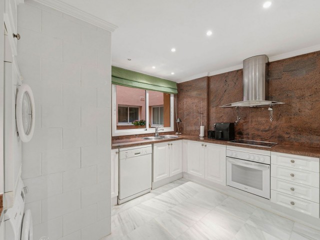 2 Bedrooms Apartment in Nueva Andalucía