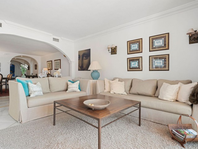 2 Bedrooms Apartment in Nueva Andalucía