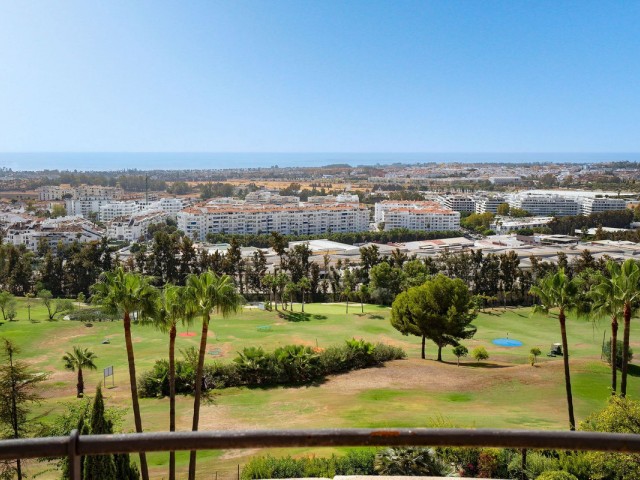 2 Bedrooms Apartment in Nueva Andalucía