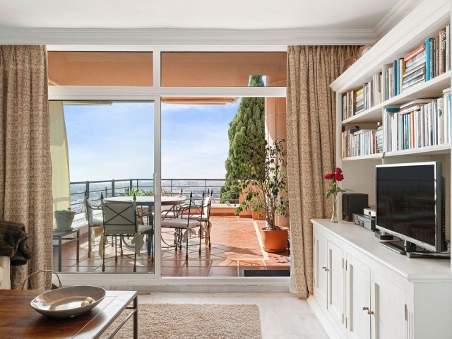 2 Bedrooms Apartment in Nueva Andalucía