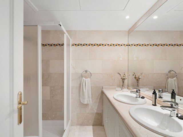 2 Bedrooms Apartment in Nueva Andalucía