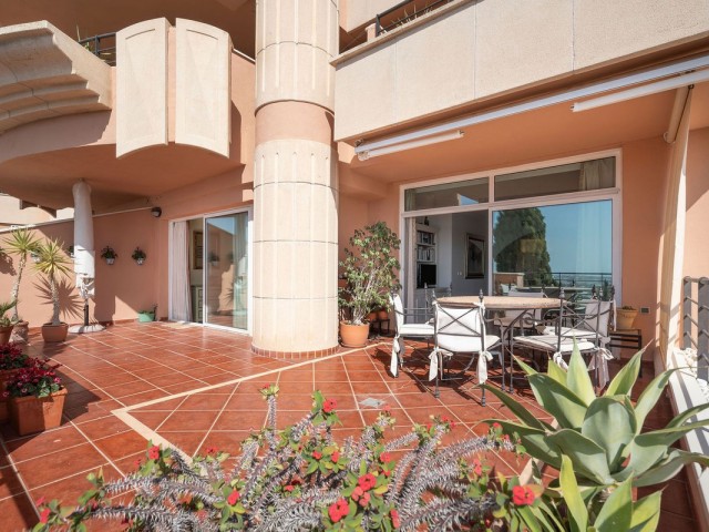 2 Bedrooms Apartment in Nueva Andalucía