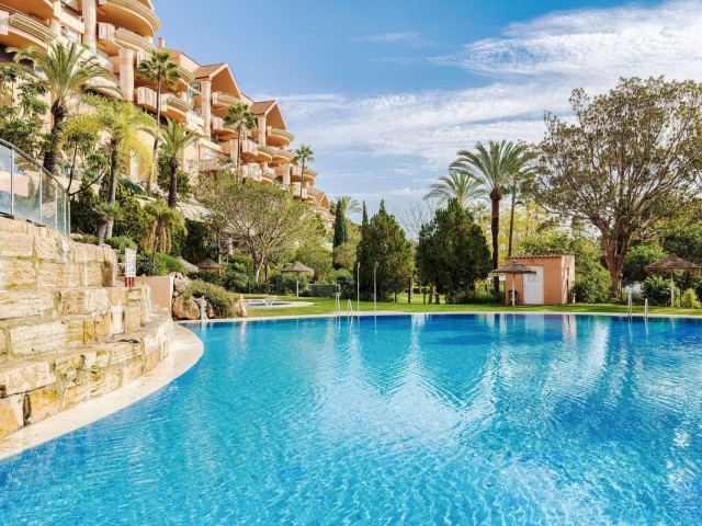 2 Bedrooms Apartment in Nueva Andalucía