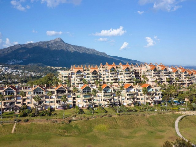 2 Bedrooms Apartment in Nueva Andalucía