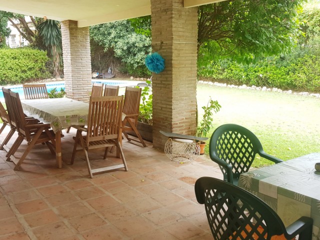 5 Bedrooms Villa in Elviria