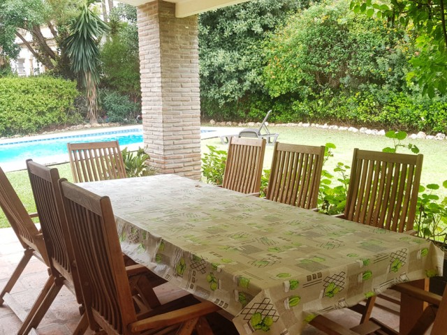5 Bedrooms Villa in Elviria