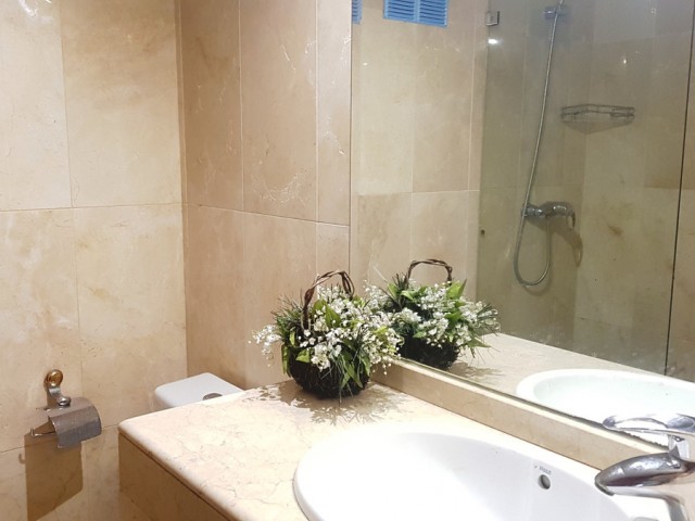 5 Bedrooms Villa in Elviria