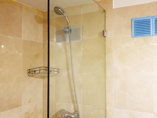 5 Bedrooms Villa in Elviria