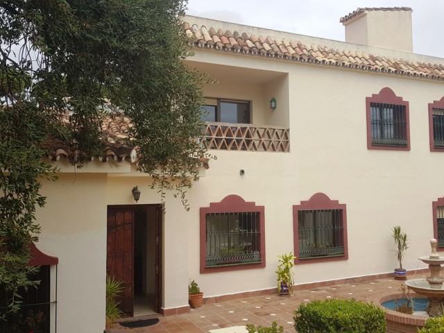 5 Makuuhuoneen Huvila Elviria