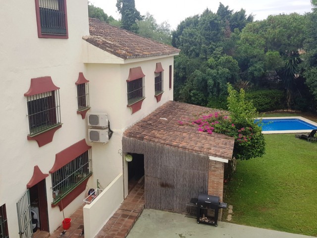 5 Makuuhuoneen Huvila Elviria