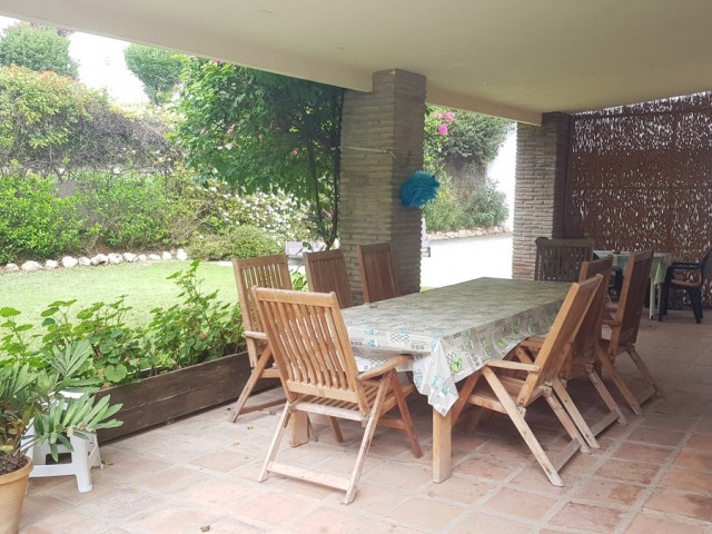 5 Makuuhuoneen Huvila Elviria