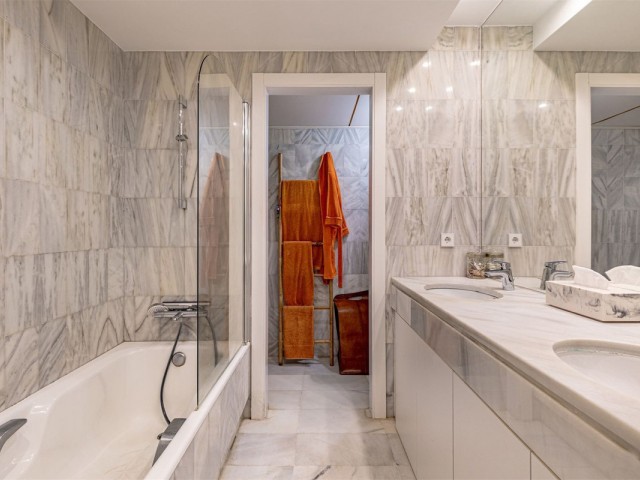 2 Bedrooms Apartment in Estepona