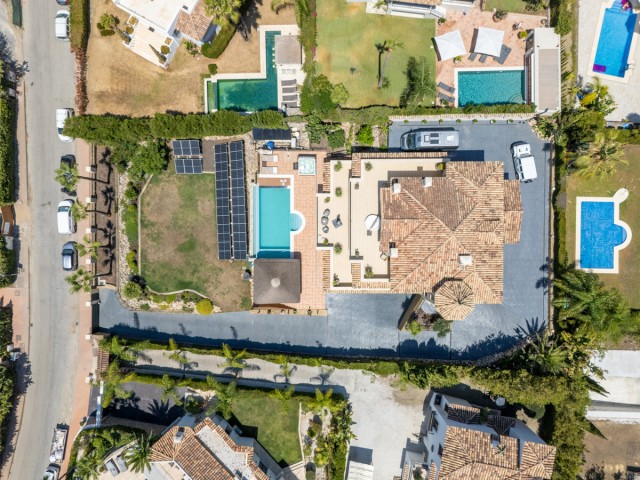 Villa con 4 Dormitorios  en Nueva Andalucía