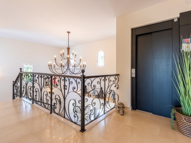 Villa con 4 Dormitorios  en Nueva Andalucía