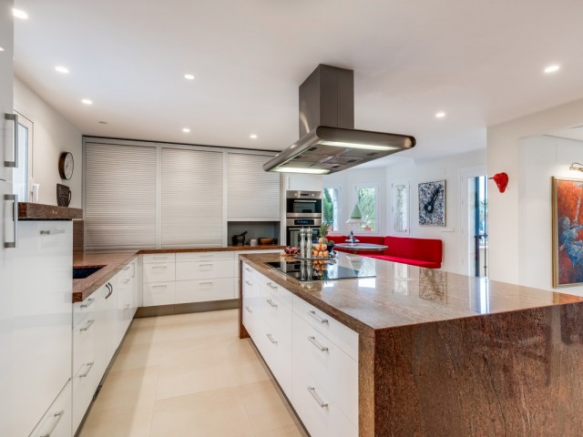 Villa con 4 Dormitorios  en Nueva Andalucía