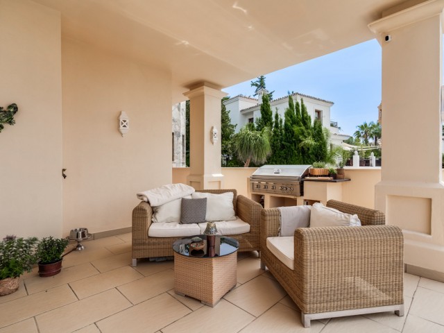 Villa con 4 Dormitorios  en Nueva Andalucía