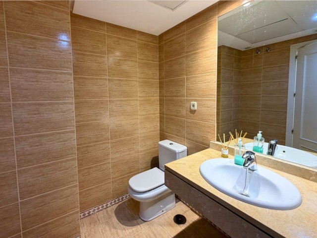 Apartamento con 2 Dormitorios  en Puerto Banús