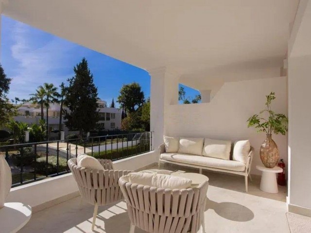 4 Schlafzimmer Apartment in Nueva Andalucía