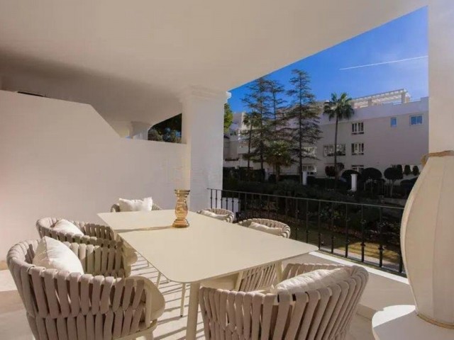 4 Bedrooms Apartment in Nueva Andalucía