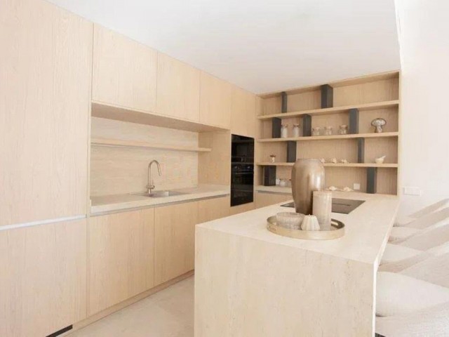 4 Bedrooms Apartment in Nueva Andalucía