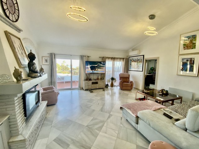 5 Bedrooms Villa in Calahonda