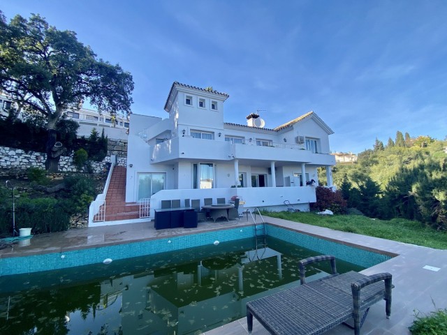 5 Bedrooms Villa in Calahonda