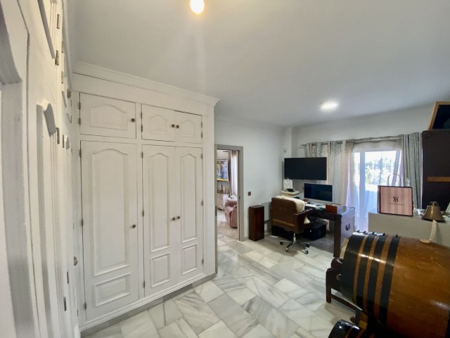 5 Bedrooms Villa in Calahonda