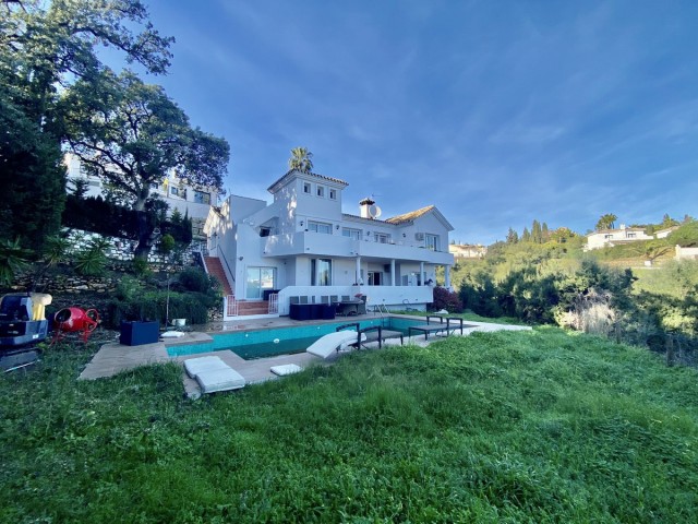 5 Bedrooms Villa in Calahonda