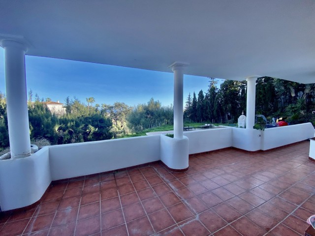 5 Bedrooms Villa in Calahonda