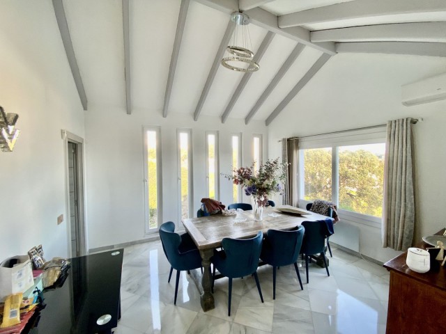 5 Bedrooms Villa in Calahonda