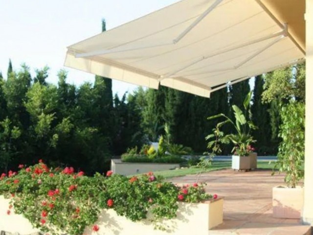 4 Schlafzimmer Villa in San Roque