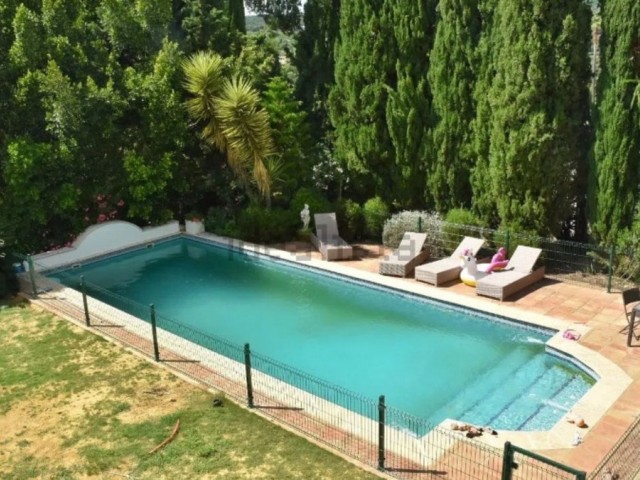 4 Schlafzimmer Villa in San Roque