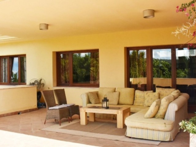 4 Schlafzimmer Villa in San Roque