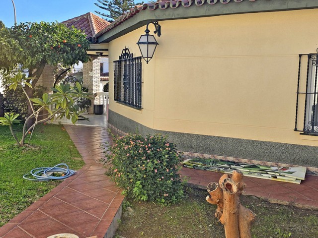 6 Bedrooms Villa in Benalmadena Costa