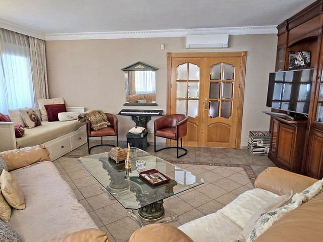 6 Bedrooms Villa in Benalmadena Costa